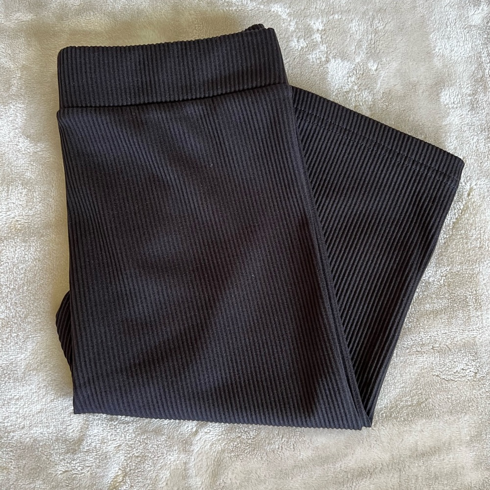 Unworn H&M Ribbed Biker Shorts - Picture 2 of 4